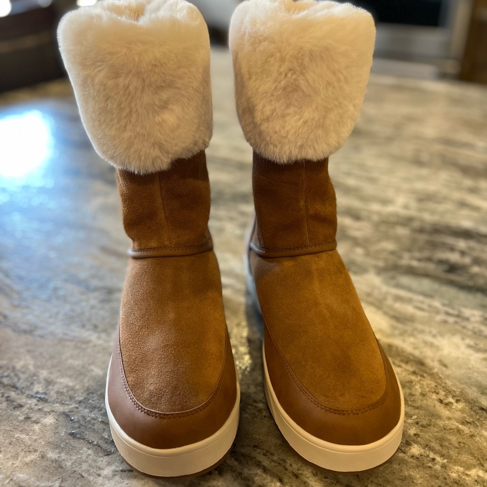 BNWOB Women’s Sz 12 Tynlee Boots - Koolaburra by UGG